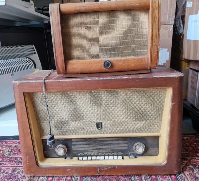 Staré radio a reproduktor 
