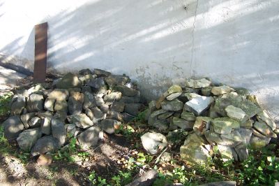 Kachle ze starých kamen a kameny vhodné na skalku