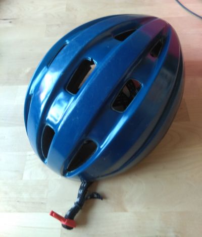 CYKLISTICKÁ HELMA XL (59CM)