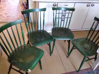 4 dřevěné židle 