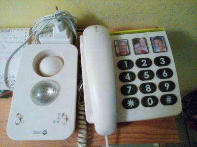 Telefon a zesilovač zvonění