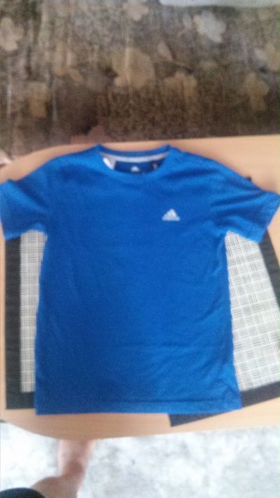 Daruji chlapecke tričko Adidas VEL 140
