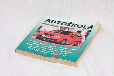 Stará učebnice autoškoly