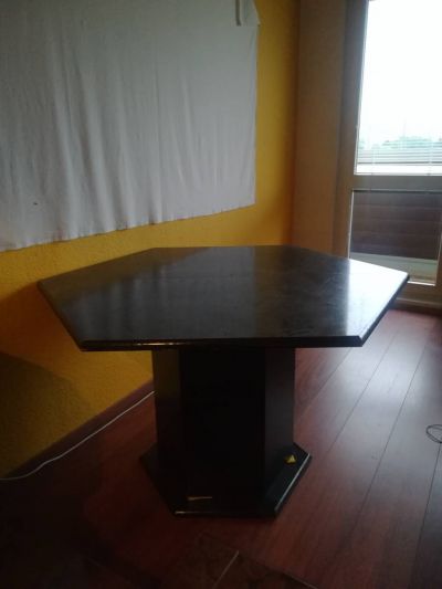 Stůl černý šestihranný