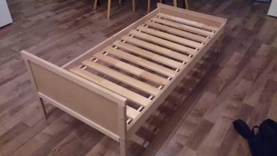 Dětská postel IKEA + rošt (+ matrace)