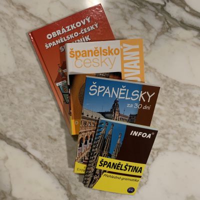 Učebnice a slovníčky na španělštinu