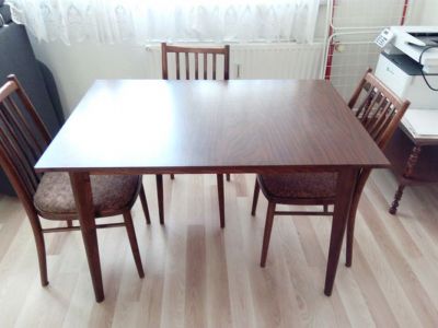 Jídelní stůl a židle