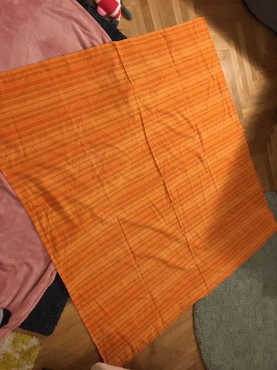Oranžový proužkovaný ubrus 145 cm x 135 cm