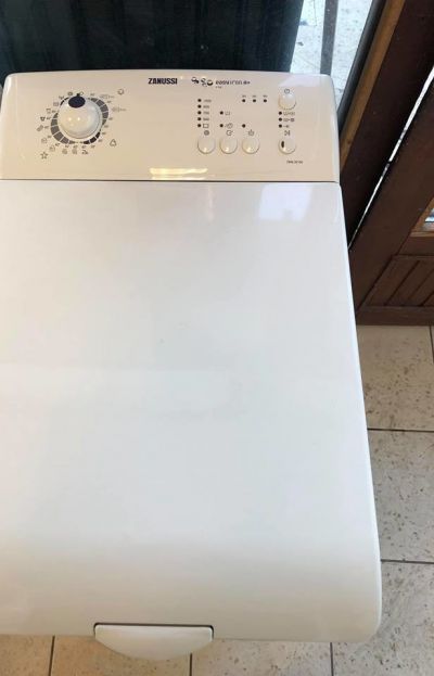 Pračka Zanussi s horním plněním