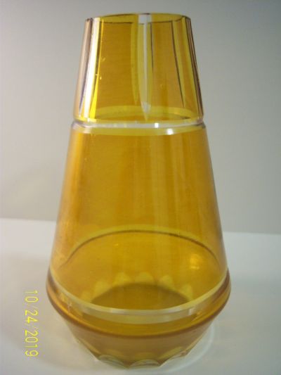 Skleněná žlutá váza (č. 1)