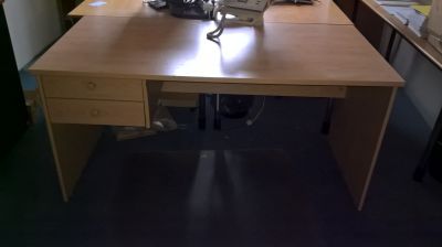 Pracovní stůl s dvěma šuplíky