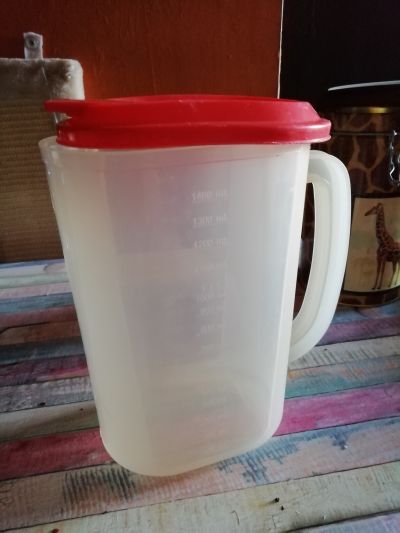 plastová nádoba na nápoje