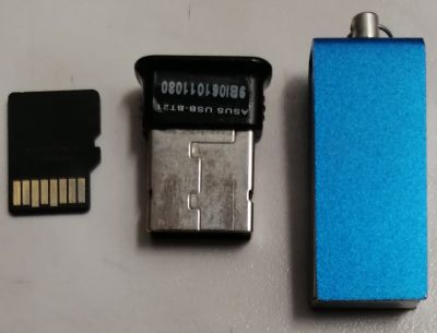 Funkční SD karty a USB flash disky 