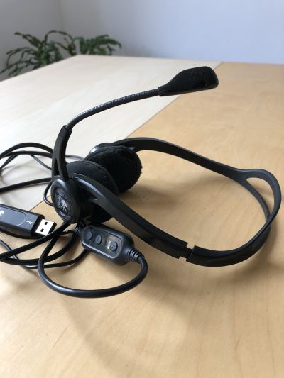 Sluchátka s mikrofonem k počítači (USB)