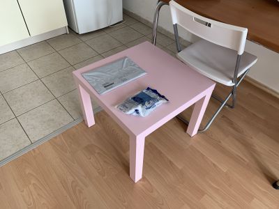 Konferenční růžový stolek