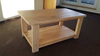Konferenční dřevěný stolek