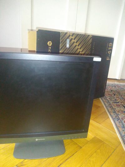 LCD Monitor 19", asi nefunkční