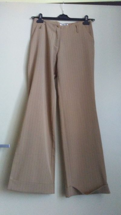 Béžové pruhované kalhoty (vel L)