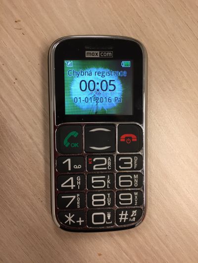 Mobilní telefon pro seniory.