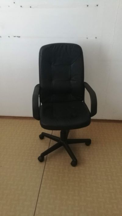 Kancelářskou židli 