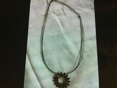 Šperk - náhrdelník zelená květina 