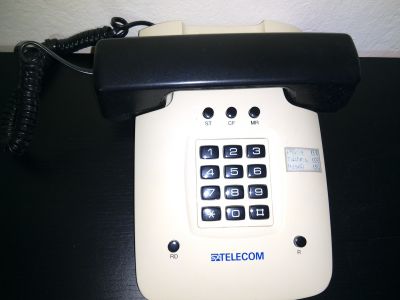 Starší telefonní přístroj