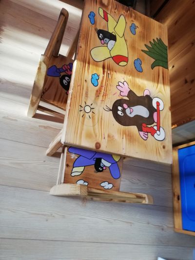Daruji stolek a židle pro dítě 