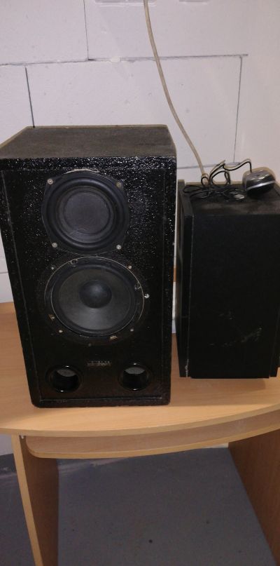 Reprobedna a subwoofer