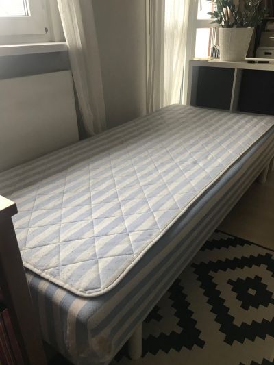 Darujeme starou 90x200 cm postel z Ikea