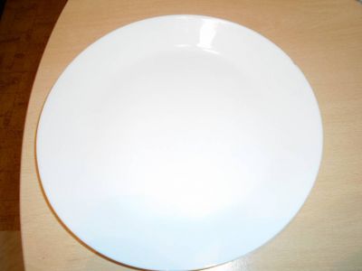 Mělký bílá talíř