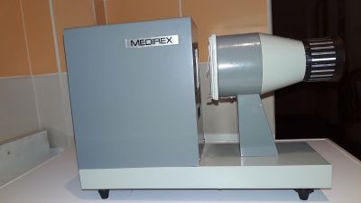 Starý promítač diapozitivů MEDIREX