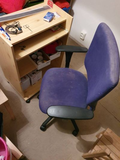 kancelářská židle na kolečkách