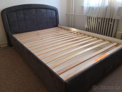 Čalouněná postel 140x200 s úložným prostorem