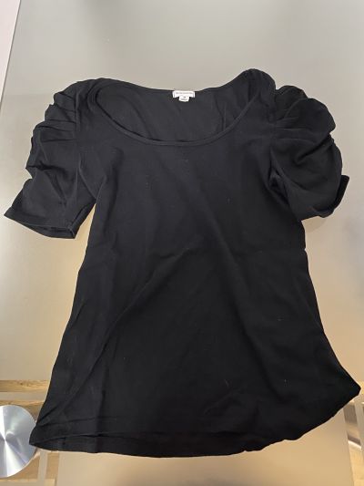 Dámské černé triko, nabírané rukávy