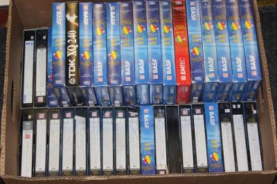 VHS kazety - cca 150 až 200 ks. Filmy všech žánrů.