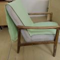 1 starší křeslo