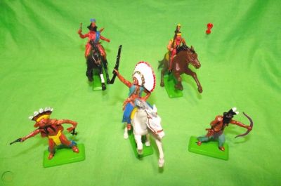 retro figurky indiánů, kovbojů, rytířů, retro hračky