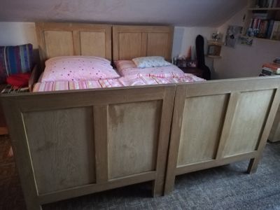 Dřevěná manželská postel 180x200cm