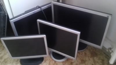 4x LCD monitor