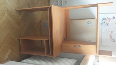 Stolek pod počítač