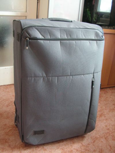 ohromný kufr