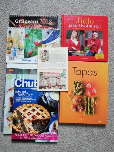 Kuchařku, kalendáře, časopisy o vaření
