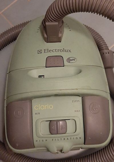 vysavač Electrolux Clario Z1935