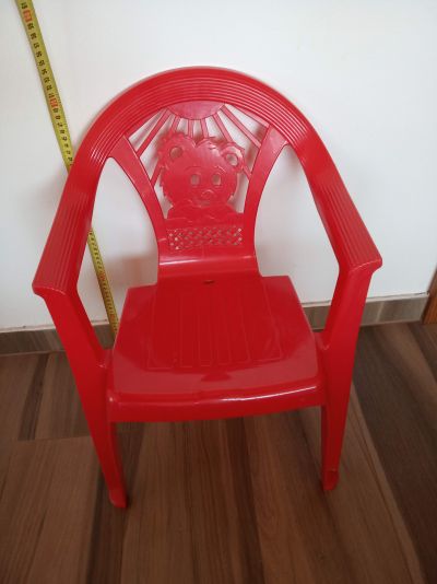 Daruji dětskou plastovou židličku