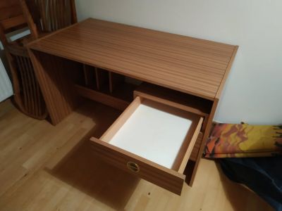 Kancelářský stůl