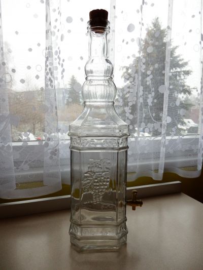 Nádoba na víno se vzorem, karafa, demižon