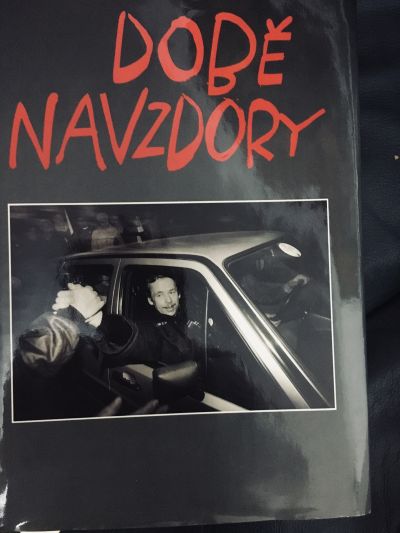 Době navzdory