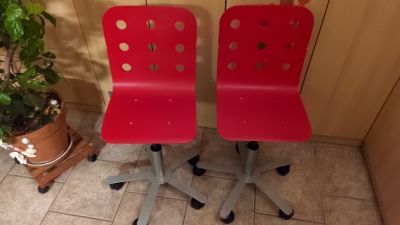 IKEA dvě červené dětské židle