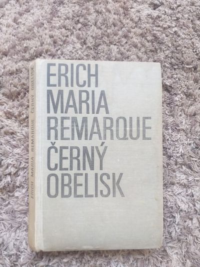 E.M.Remarque - Černý obelisk