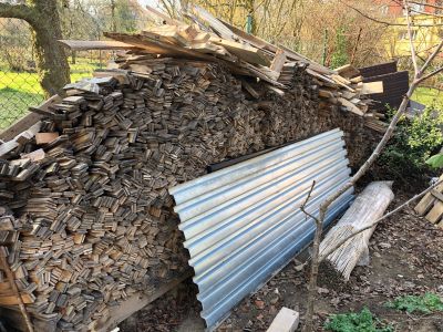 Daruji palivove drevo-stare parkety vhodne k topeni v kotli